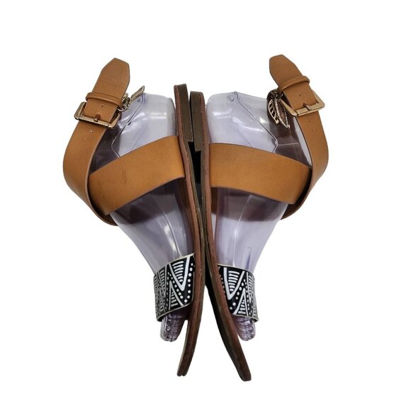 Indigo Rd. Women's Devin Flat Sandal Size 7 Atec Design with Feather Charm - Picture 7 of 11